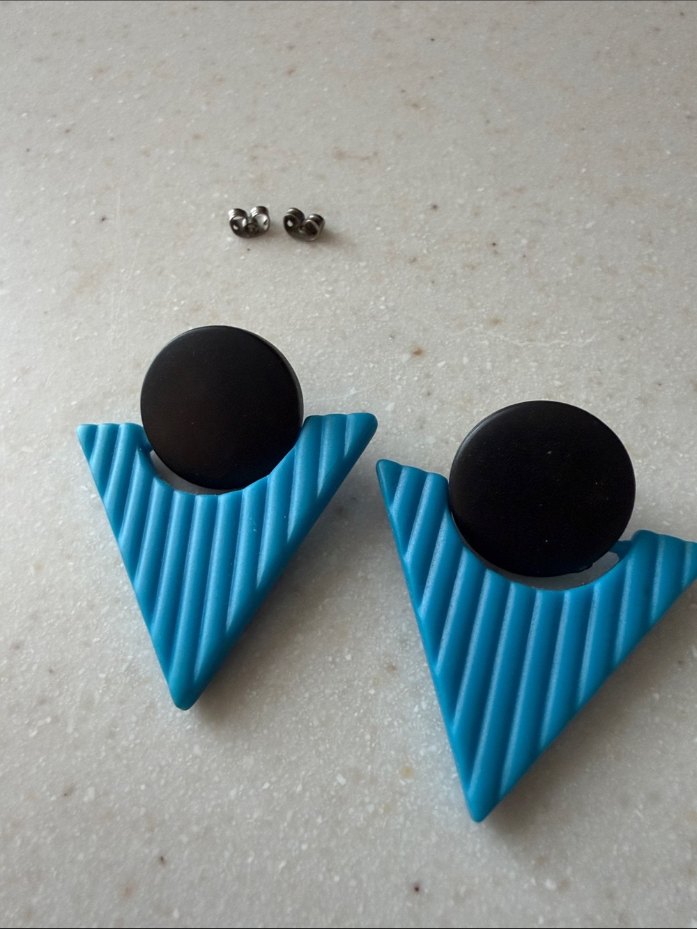 Vintage retro 80 geometric earrings featuring a blue V-shaped and black circle